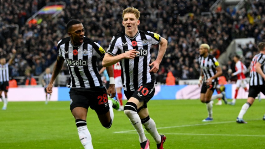 Kết quả Newcastle 1-0 Arsenal: Chích Chòe Tung Cánh